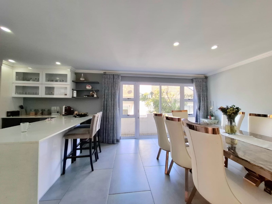 6 Bedroom Property for Sale in Beacon Bay Eastern Cape